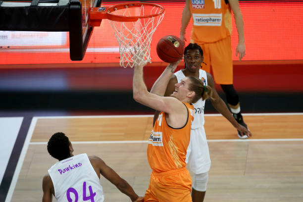 希尔德以稳 希尔德以稳